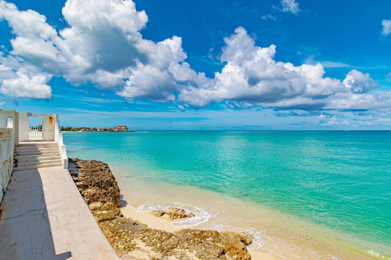 Caprice 14 - Oceanfront - Gated Community With Pool Casa de férias Nassau