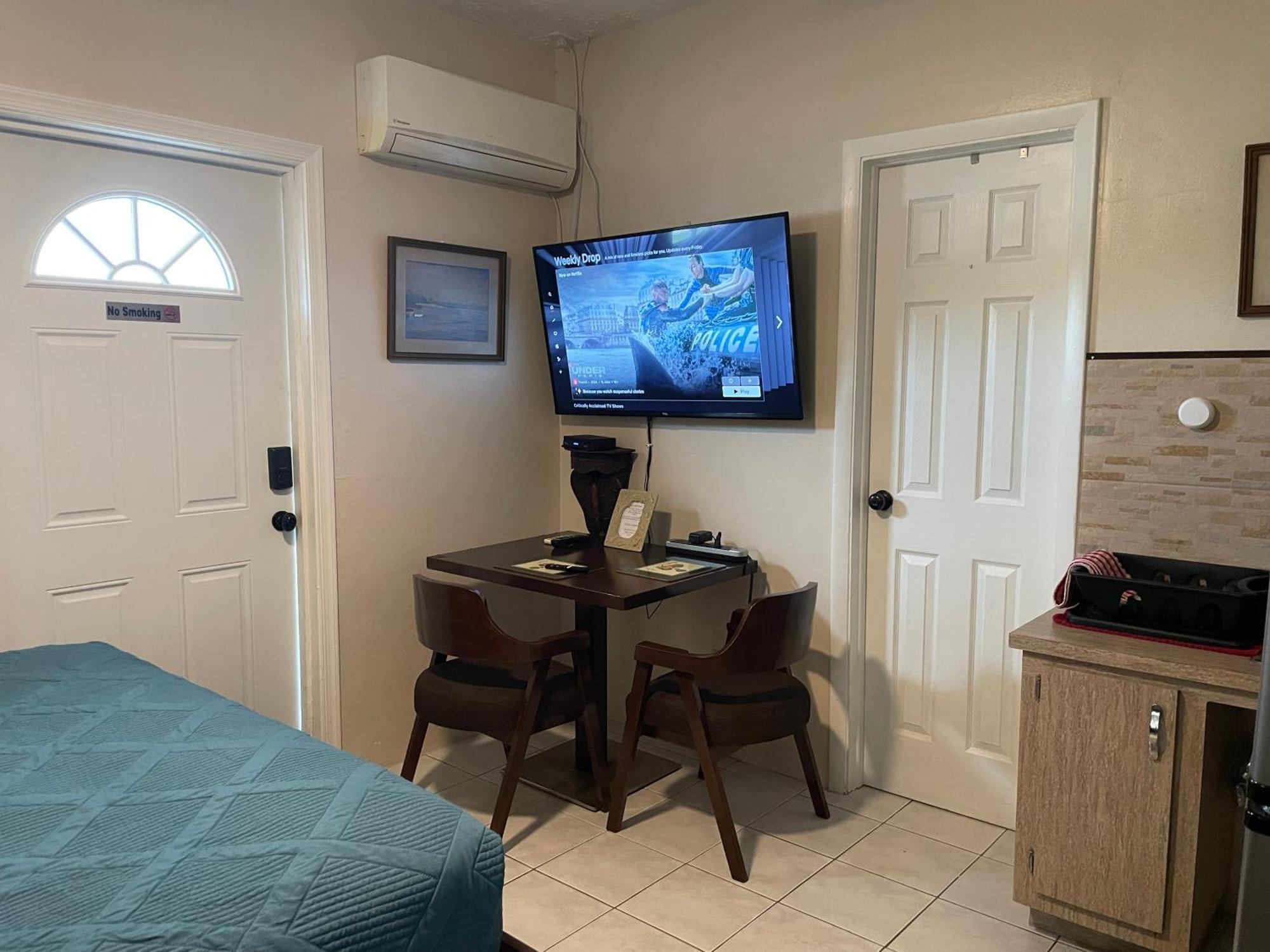 Albury's Haven Homestay Nassau