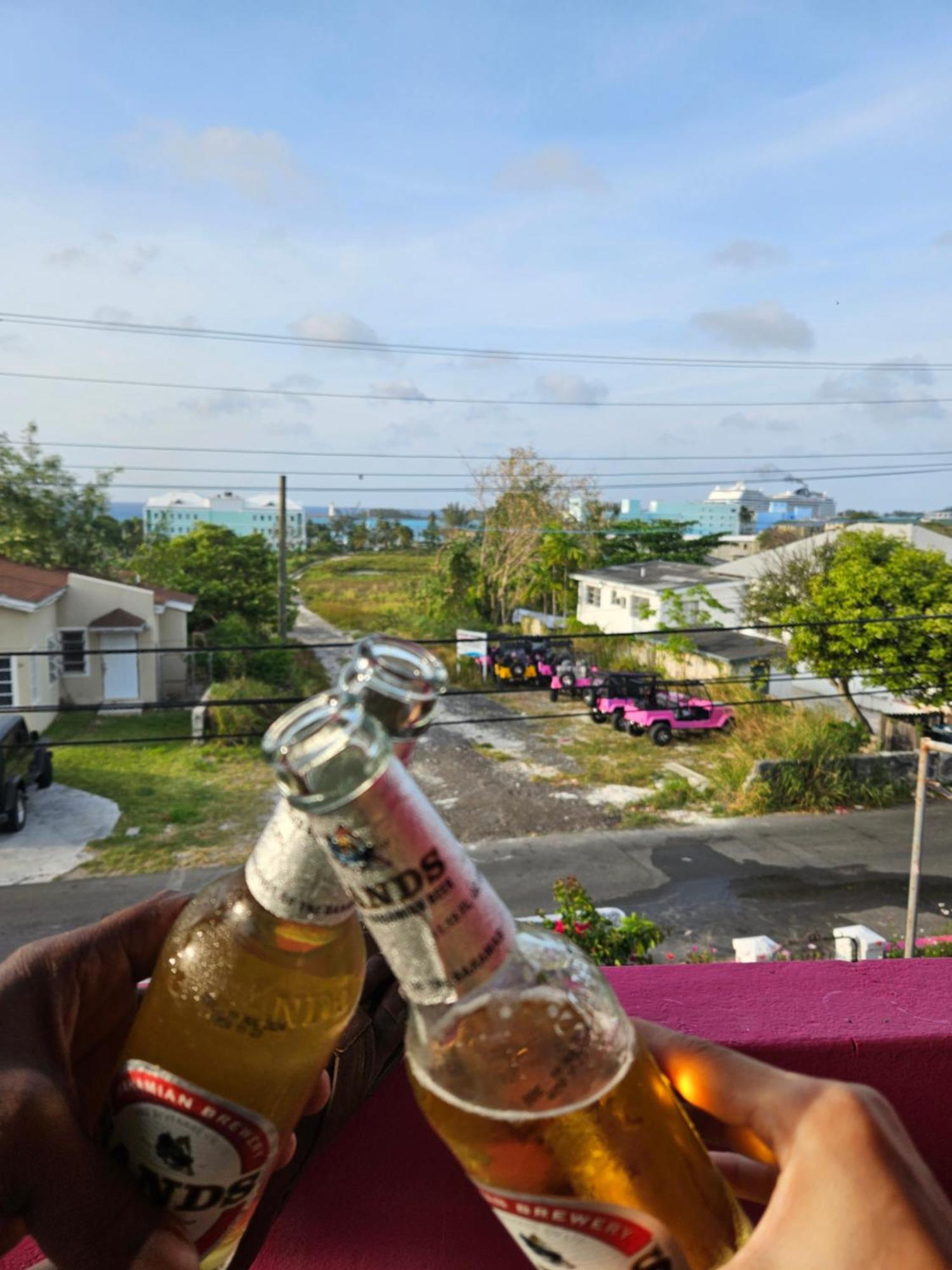 Da Pink And White Palace Hostel Nassau