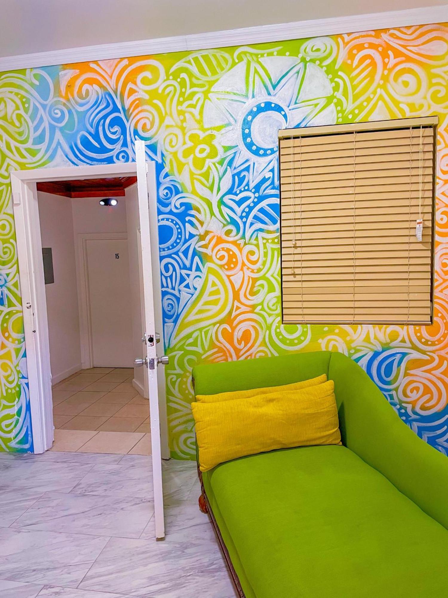 Acomodação com café da manhã  Golden Palms House Nassau