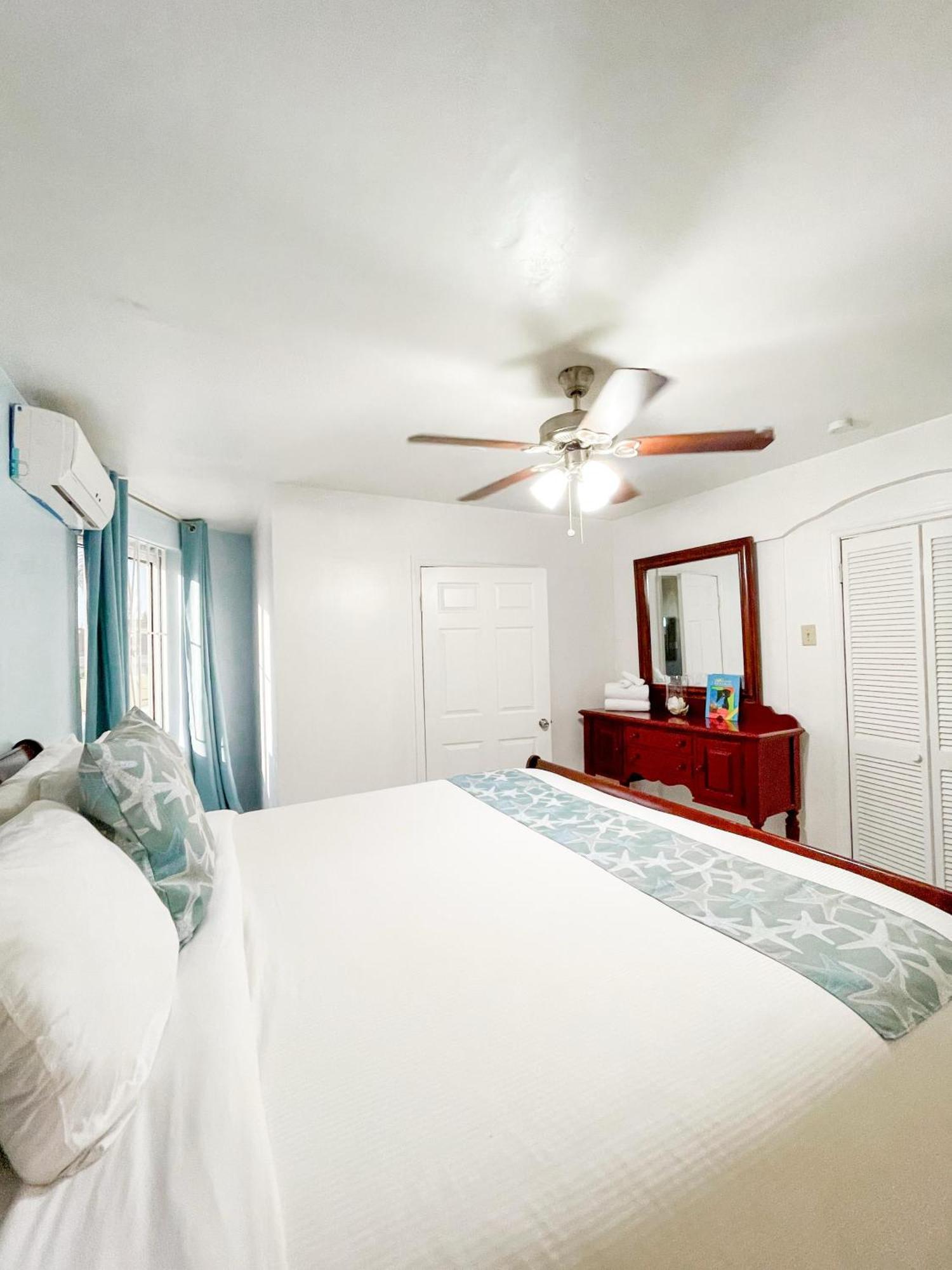 Golden Palms House 3*