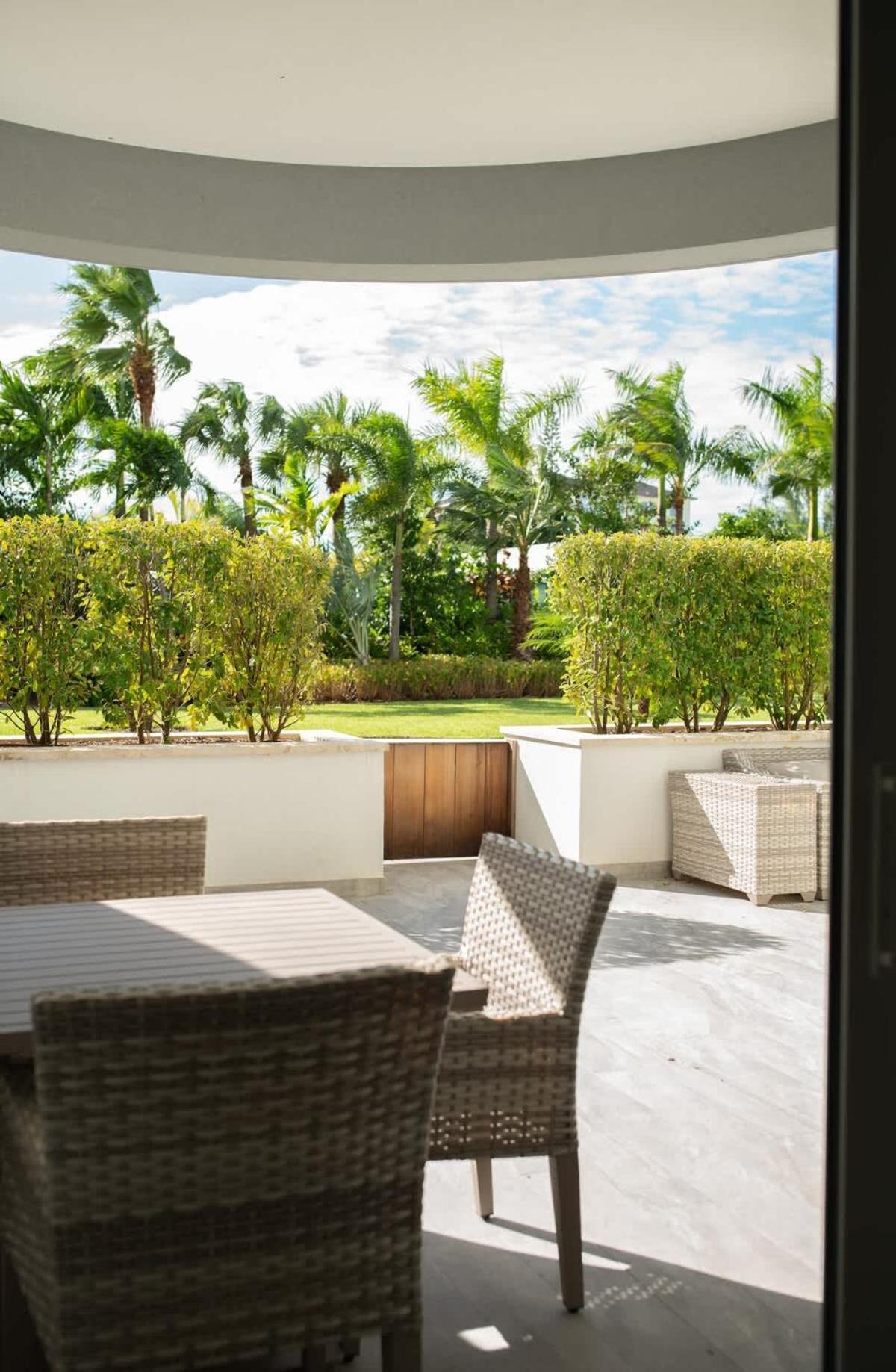 Two Bedroom Cable With Patio Holiday home Nassau