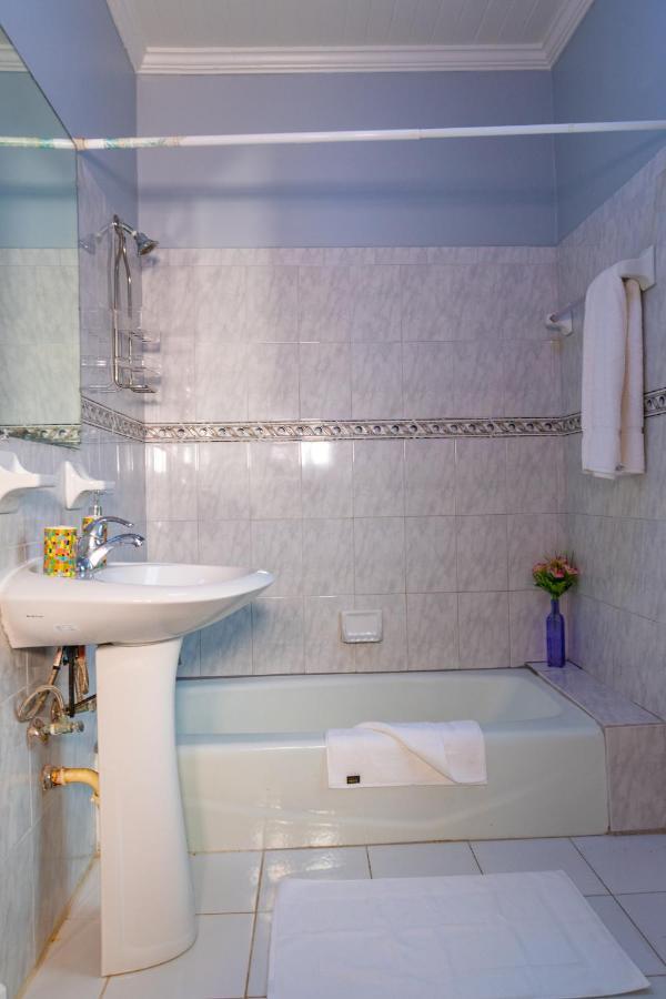 Blue Ocean Village - Gated Oceanfront Community Holiday home *
