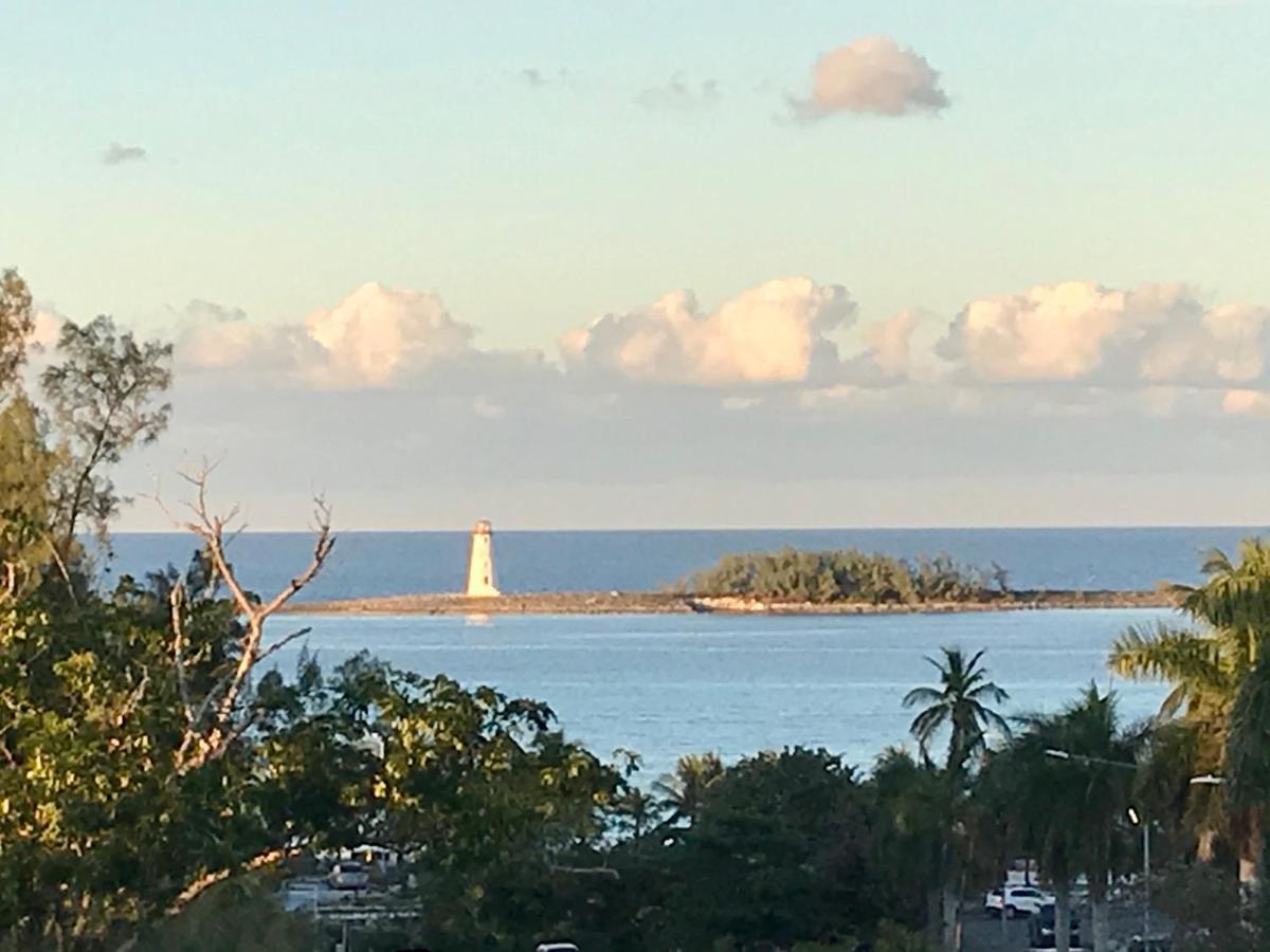 Coral Breeze * Nassau