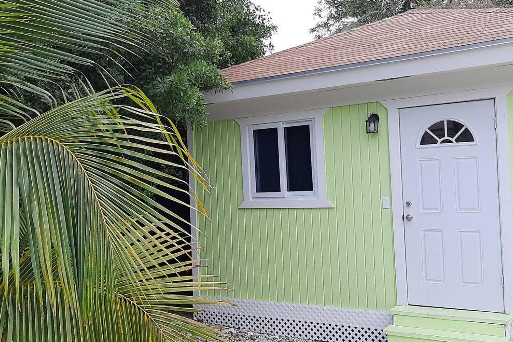 Budget & Basic In Local Neighborhood, 7min Drive To Downtown Beach Paradise