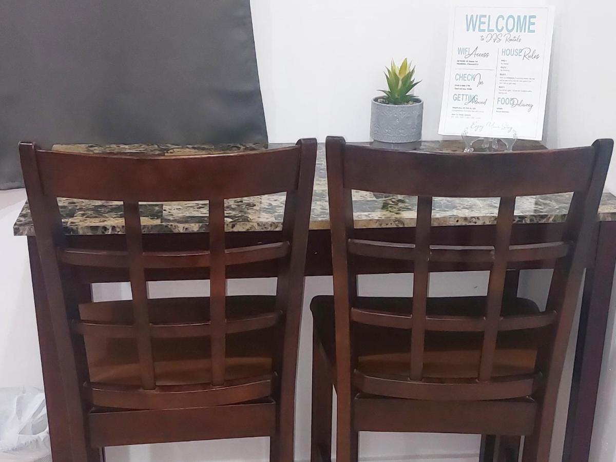 Apartment Budget & Basic In Local Neighborhood, 7min Drive To Downtown Beach Paradise *