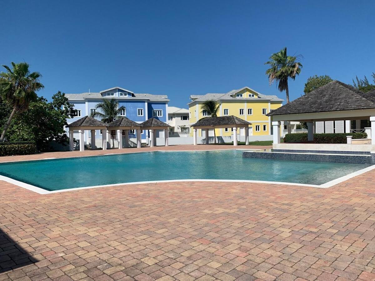 5min Walk From A Spacious In Holiday home Nassau