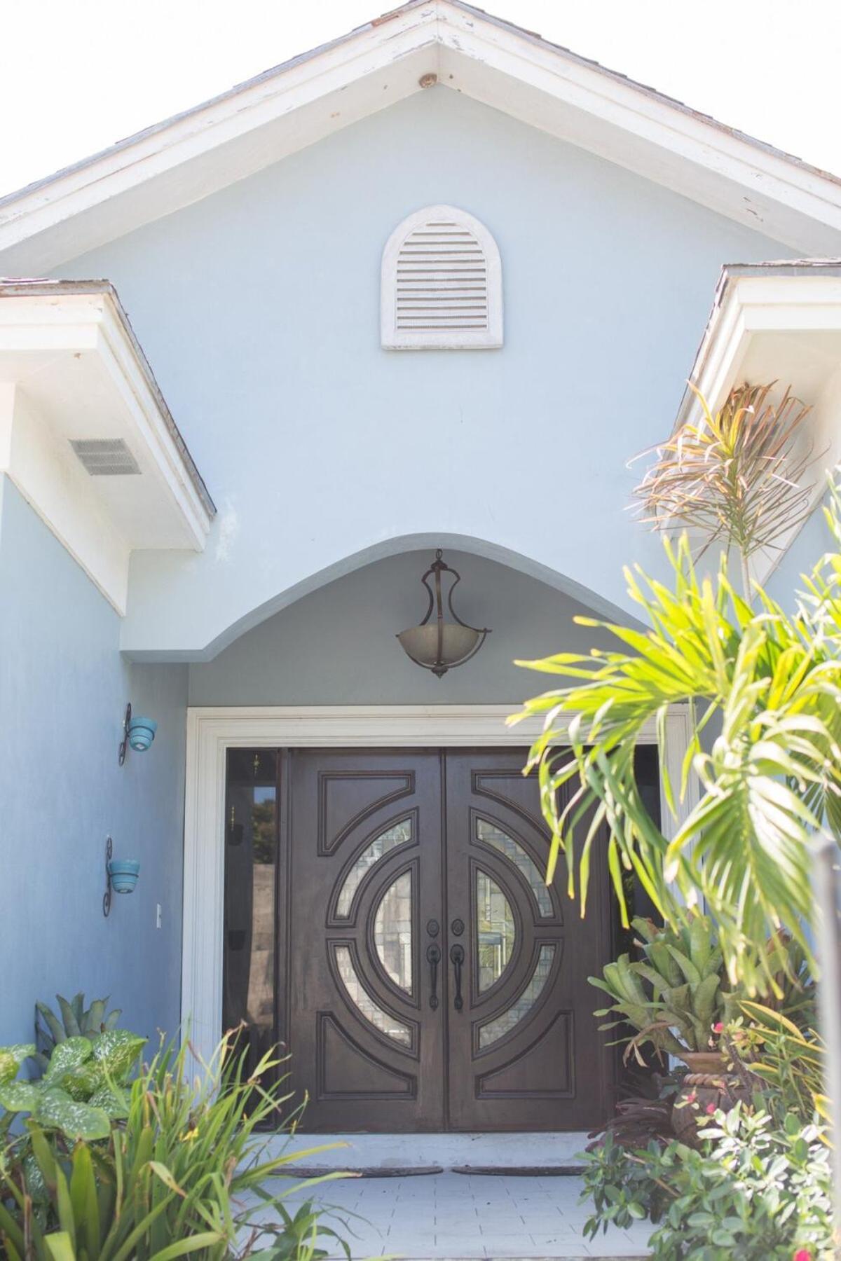5min Walk From A Spacious In Nassau