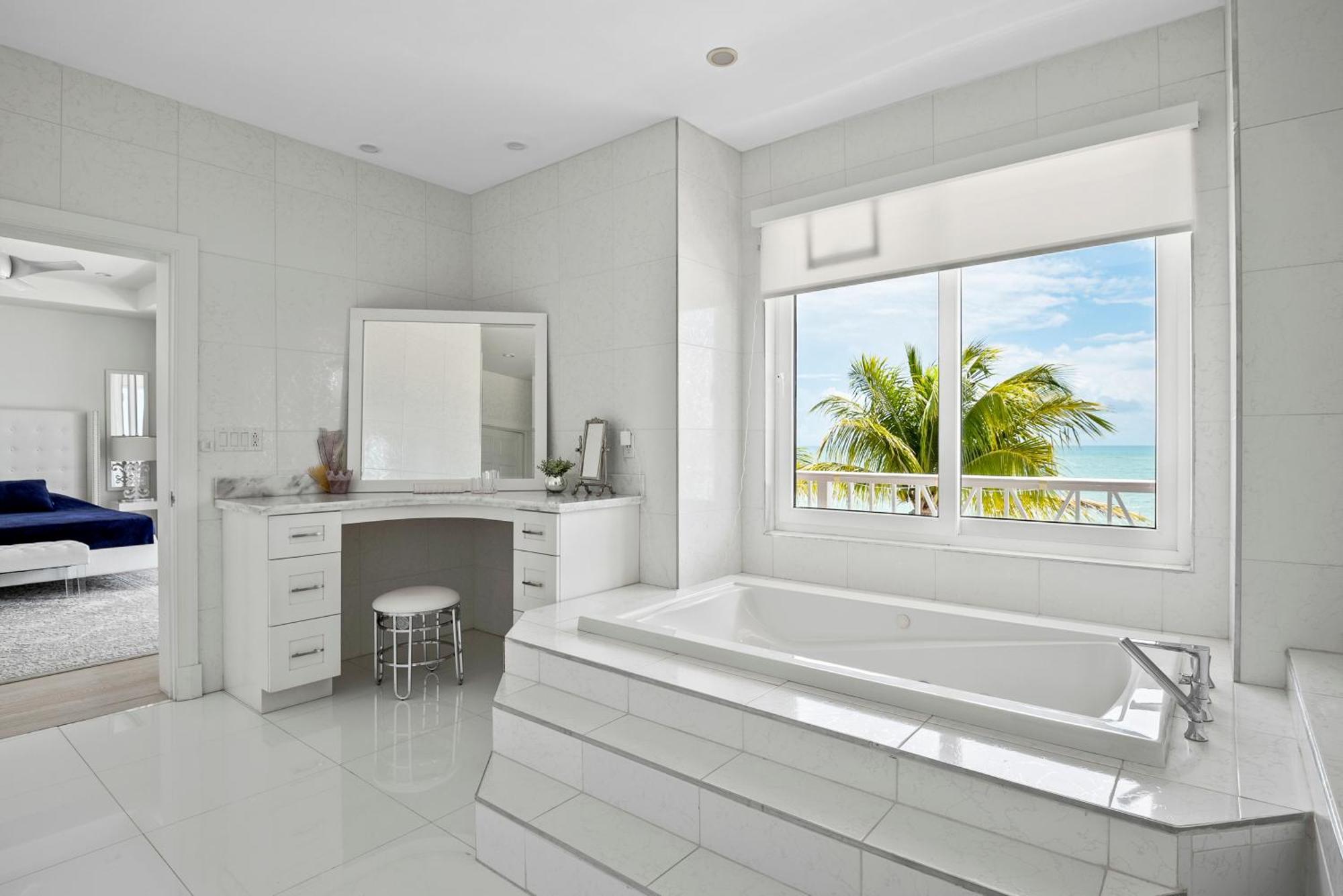 Villa White House - Exclusive Luxury Beachfront - Private White