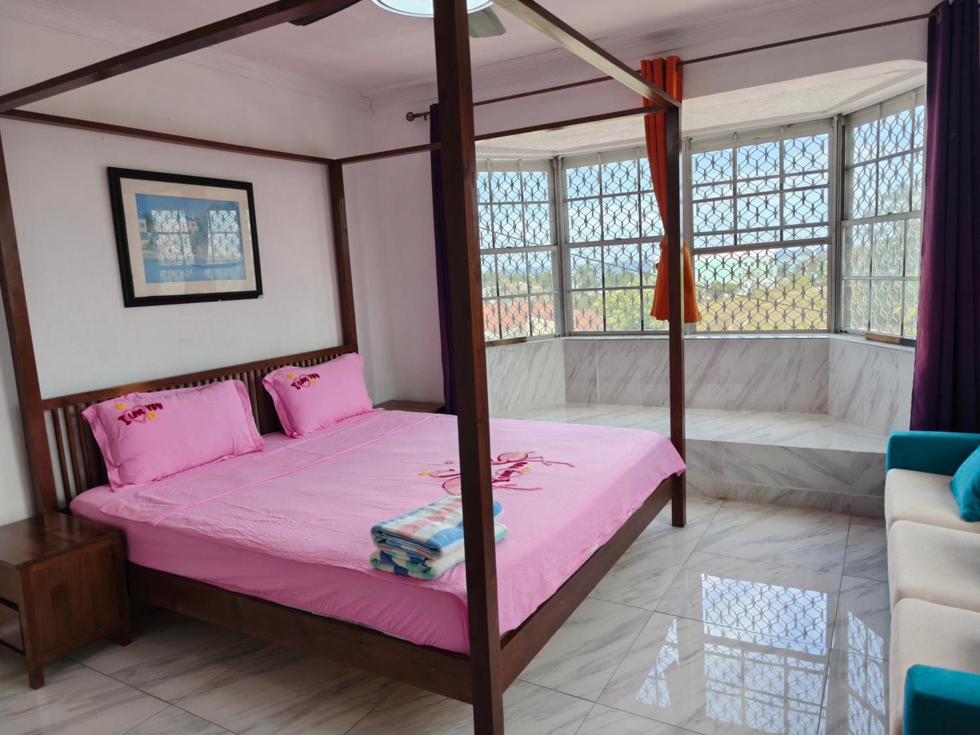 Da Pink And White Palace Albergue Nassau