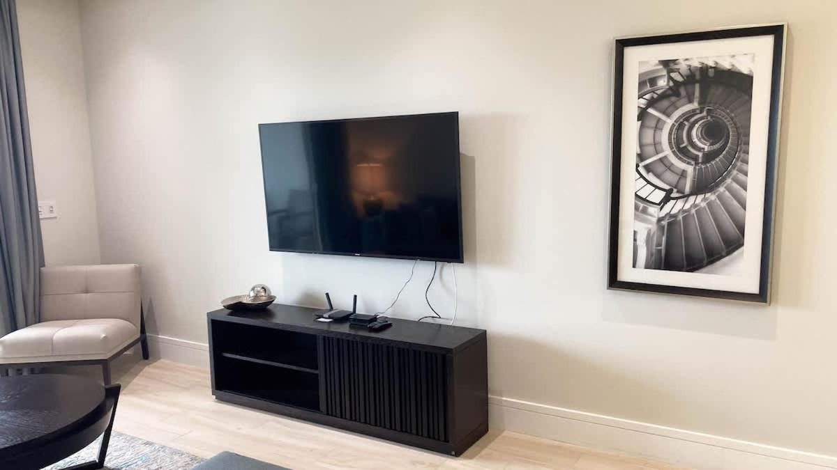 Apartment 5th Floor At One Cable Nassau