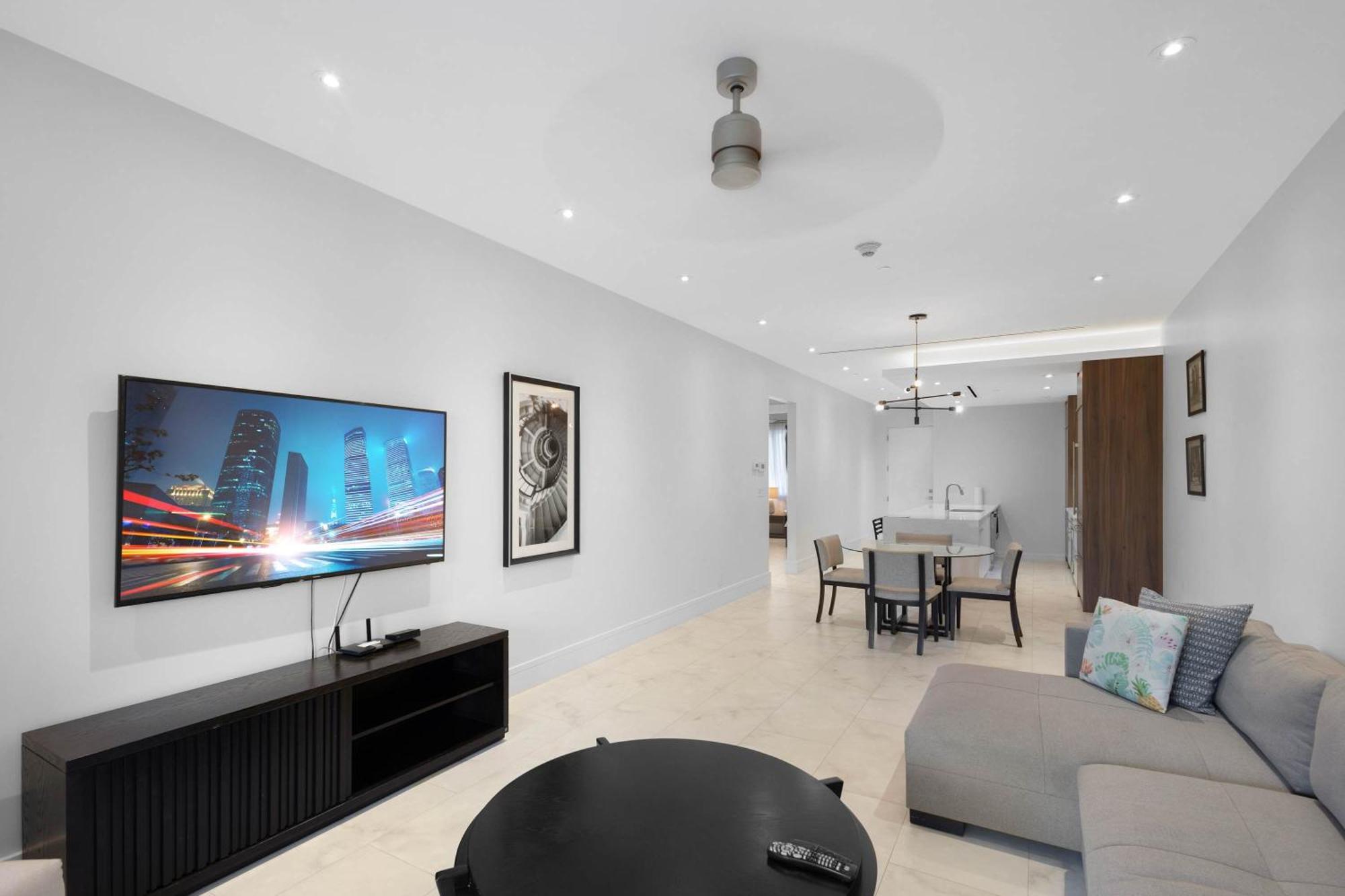 Modern At One Cable With Balcony Nassau