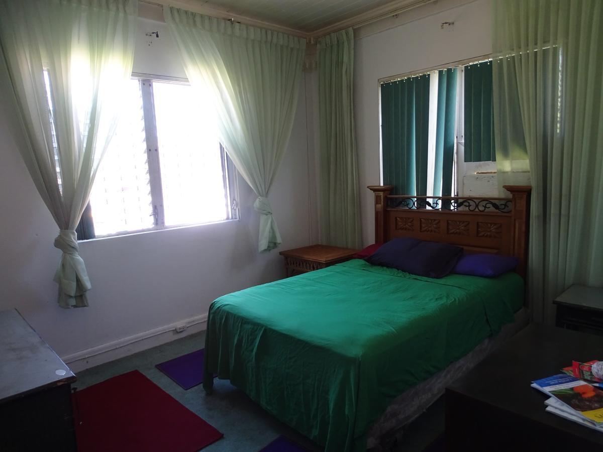 Da Pink And White Castle Bed & Breakfast Nassau