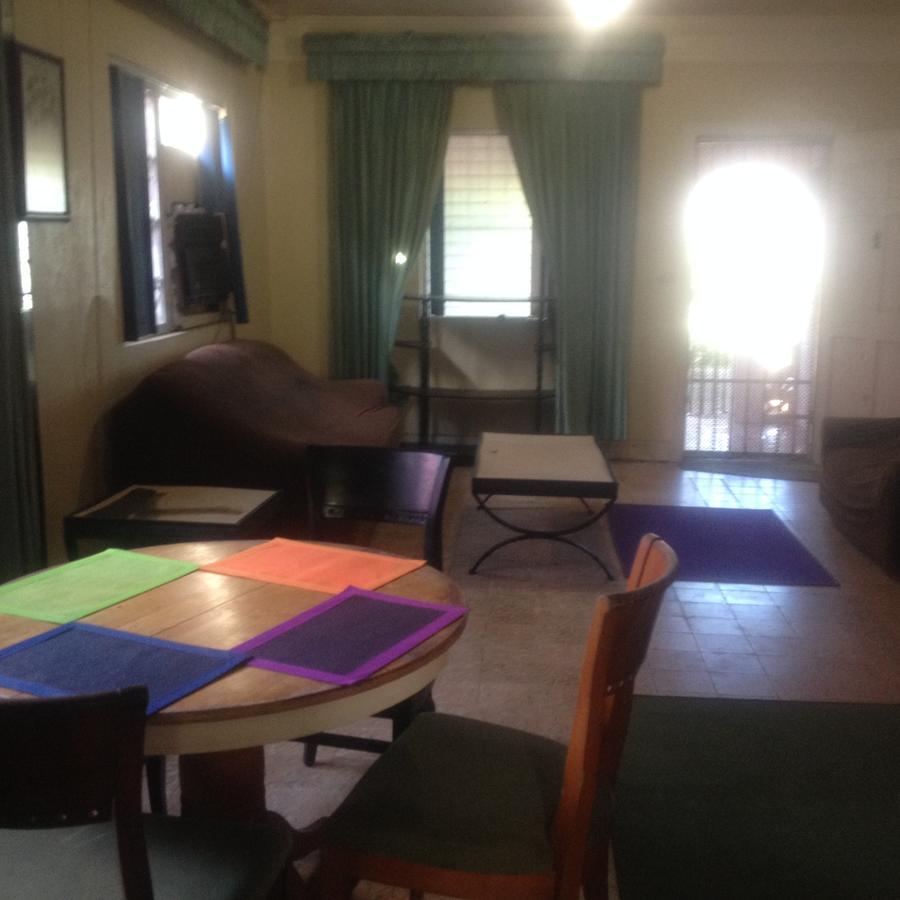 Da Pink And White Castle Bed & Breakfast Nassau