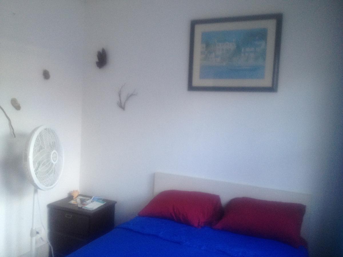 Da Pink And White Castle Bed & Breakfast *