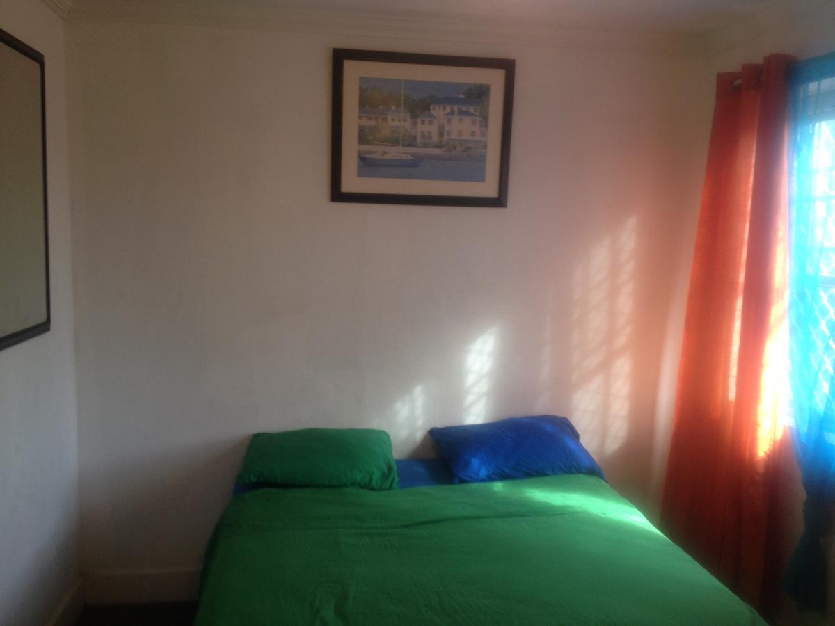 Da Pink And White Castle Bed & Breakfast *