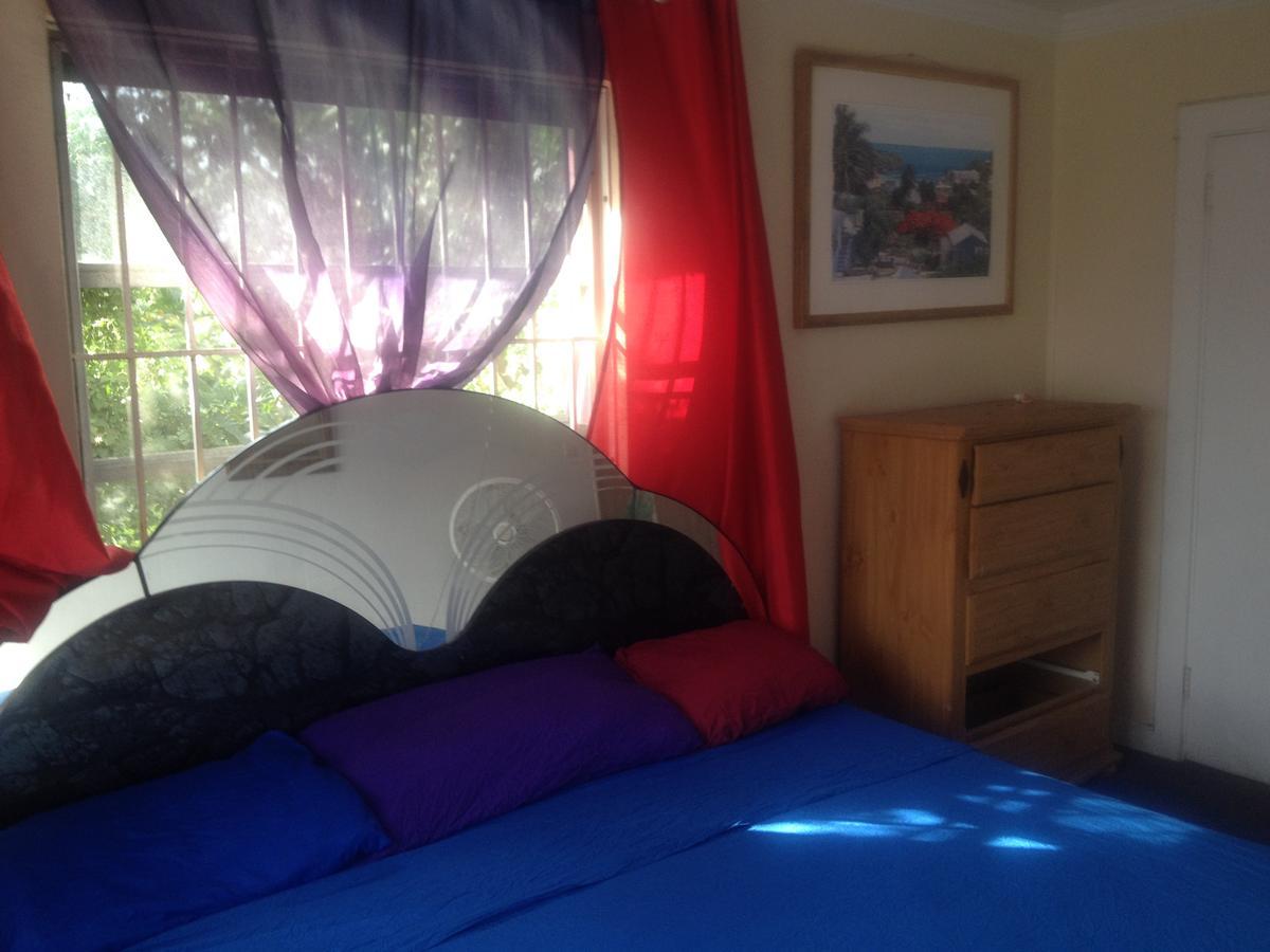 Da Pink And White Castle Bed & Breakfast *