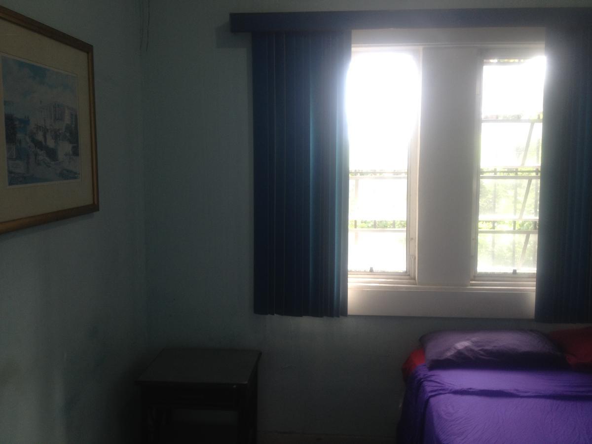 Da Pink And White Castle Bed & Breakfast