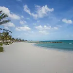 Luxury Townhouse In Palm Cay, Nassau Bahamas