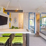 Viking Hill Oceanfront Hostel & Resort