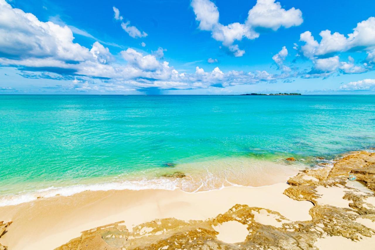 Caprice 14 - Oceanfront - Gated Community With Pool Ferienhaus