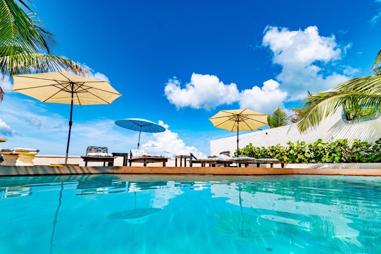 Caprice 14 - Oceanfront - Gated Community With Pool Ferienhaus Nassau