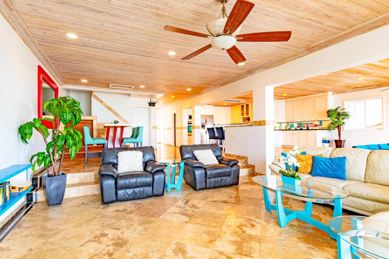 Caprice 7 -oceanfront - Gated Community With Pool Casa de férias