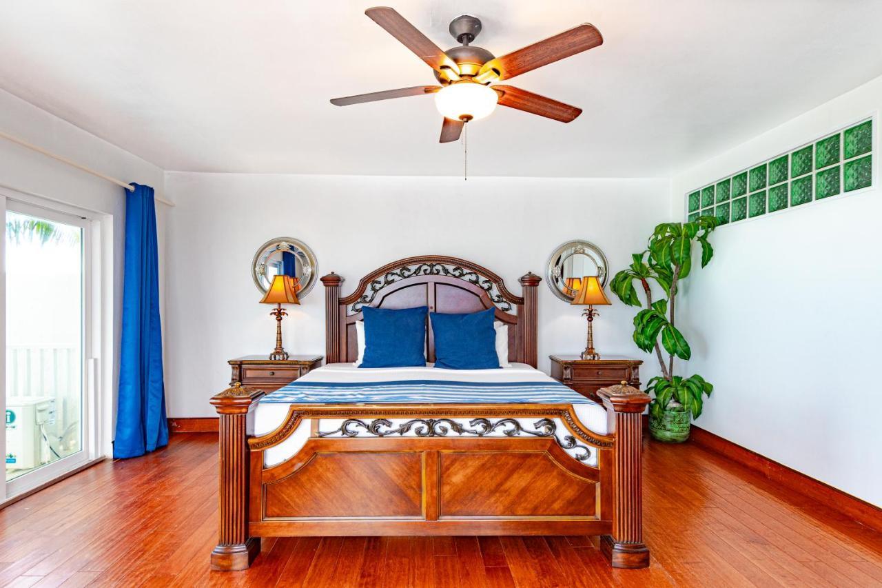 Caprice 14 - Oceanfront - Gated Community With Pool Ferienhaus Nassau