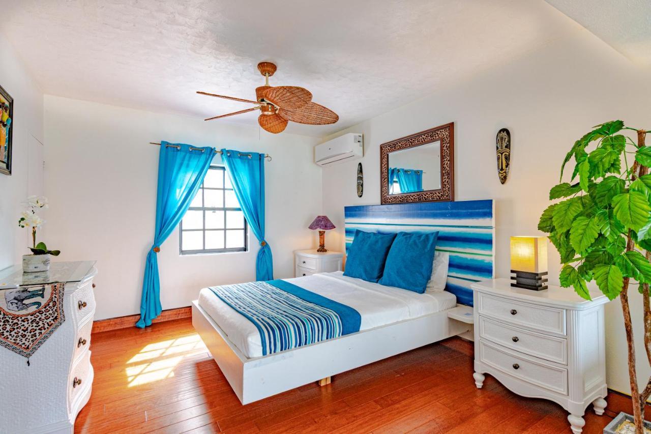Caprice 14 - Oceanfront - Gated Community With Pool Ferienhaus