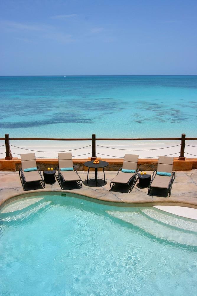 Marley & Hotel Nassau
