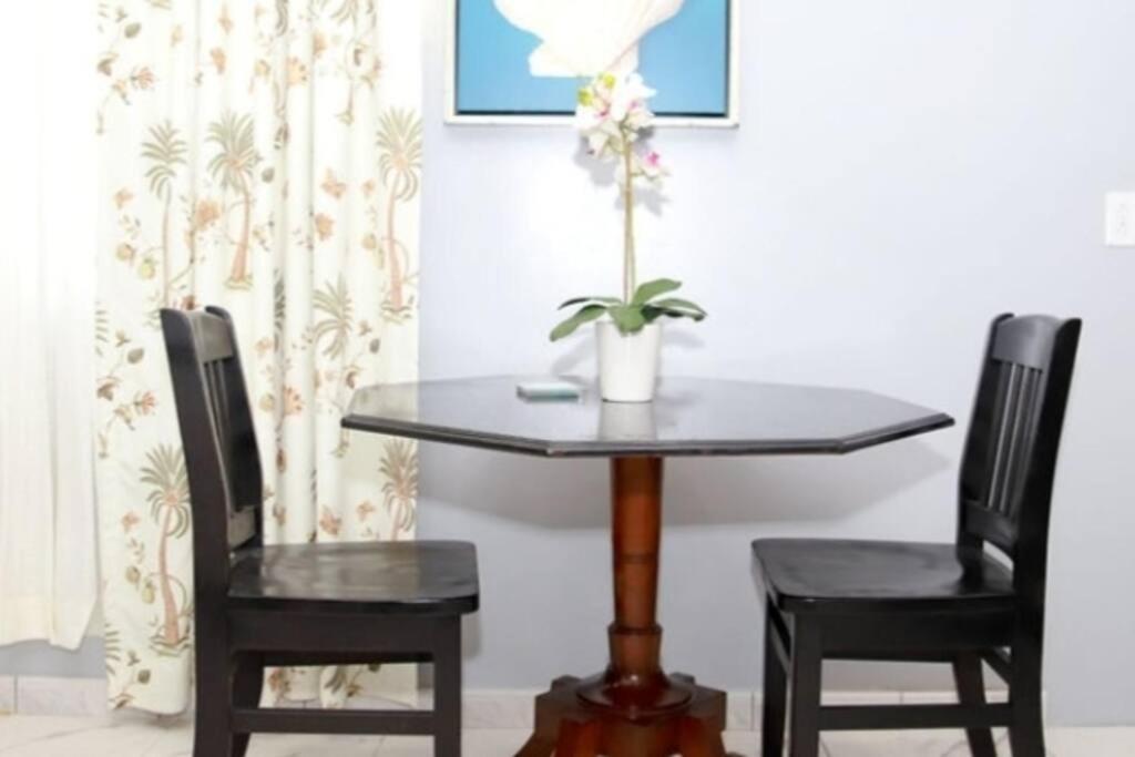 Cozy Getaway Studio Airbnb Nassau