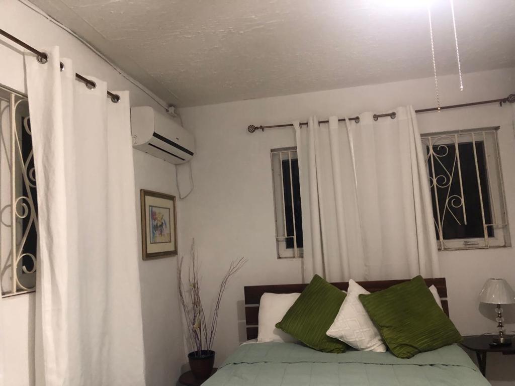 Rhonda's Abode1 And 2 Apartment Nassau