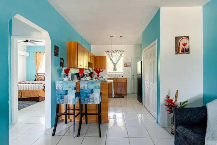 Tropicabana Apartment