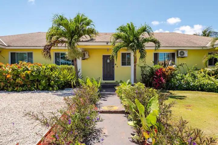 Tropicabana Apartment *