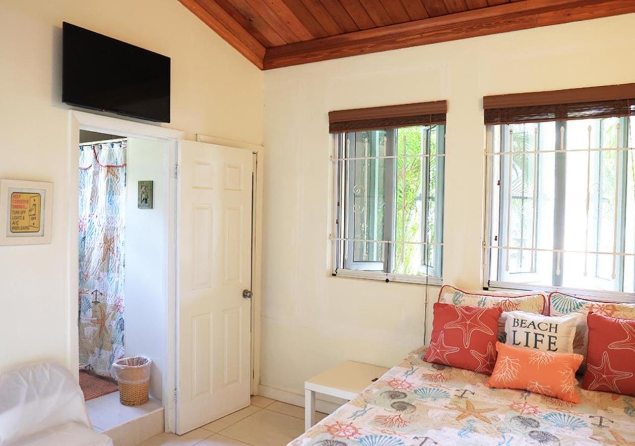 Coconut Palms Hideaway Hotel cápsula Nassau