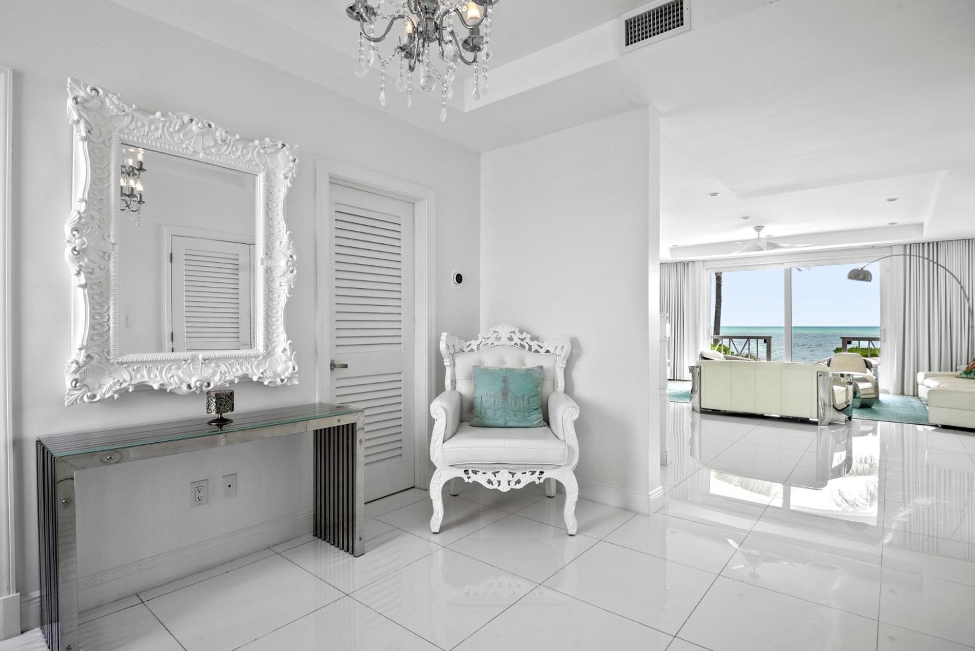 White House - Exclusive Luxury Beachfront - Private White Nassau
