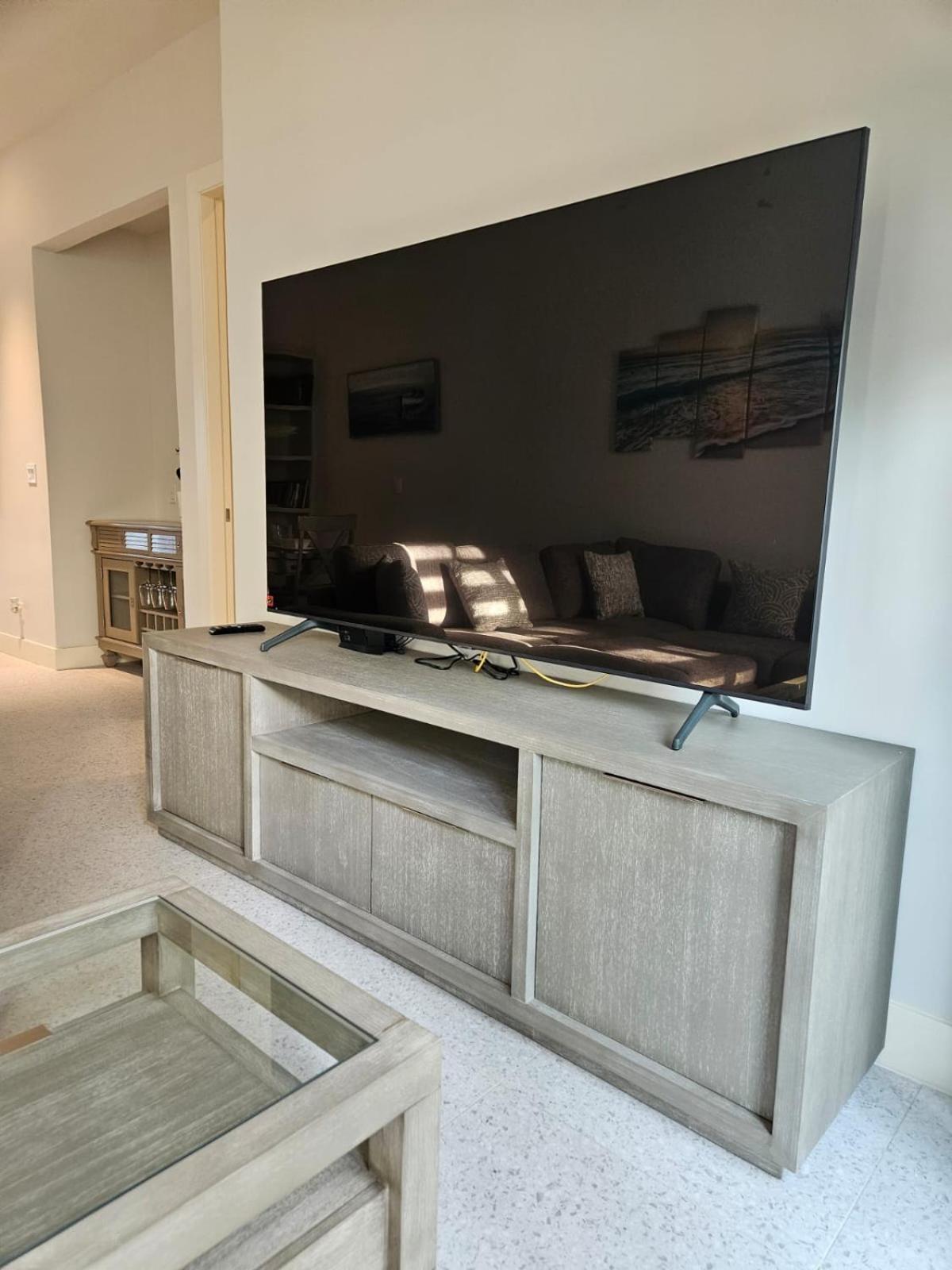 Zen Den At Beach, Westend Gated Community Apartment Nassau