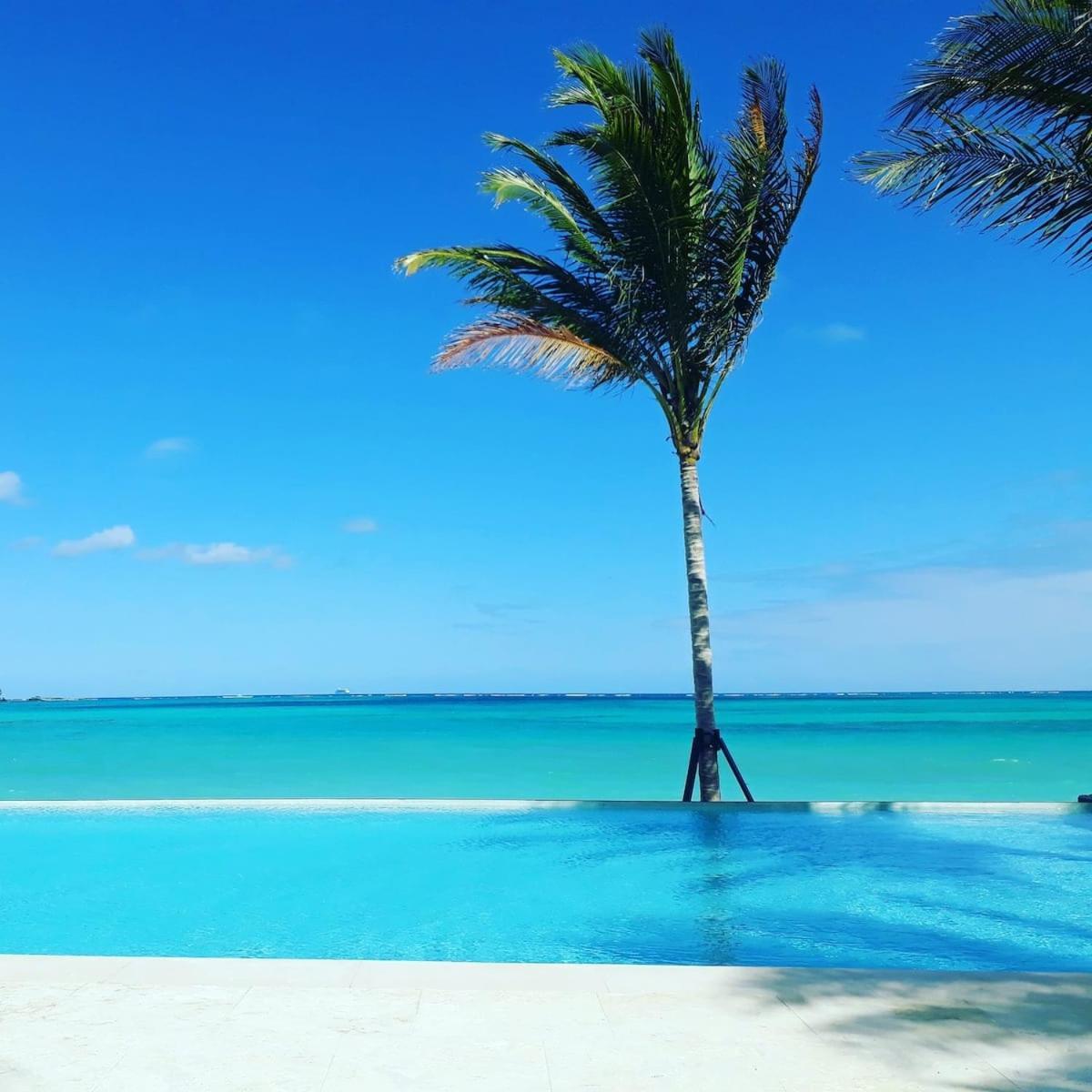 Stunning Oceanview 2 Bed At One Cable Holiday home Nassau