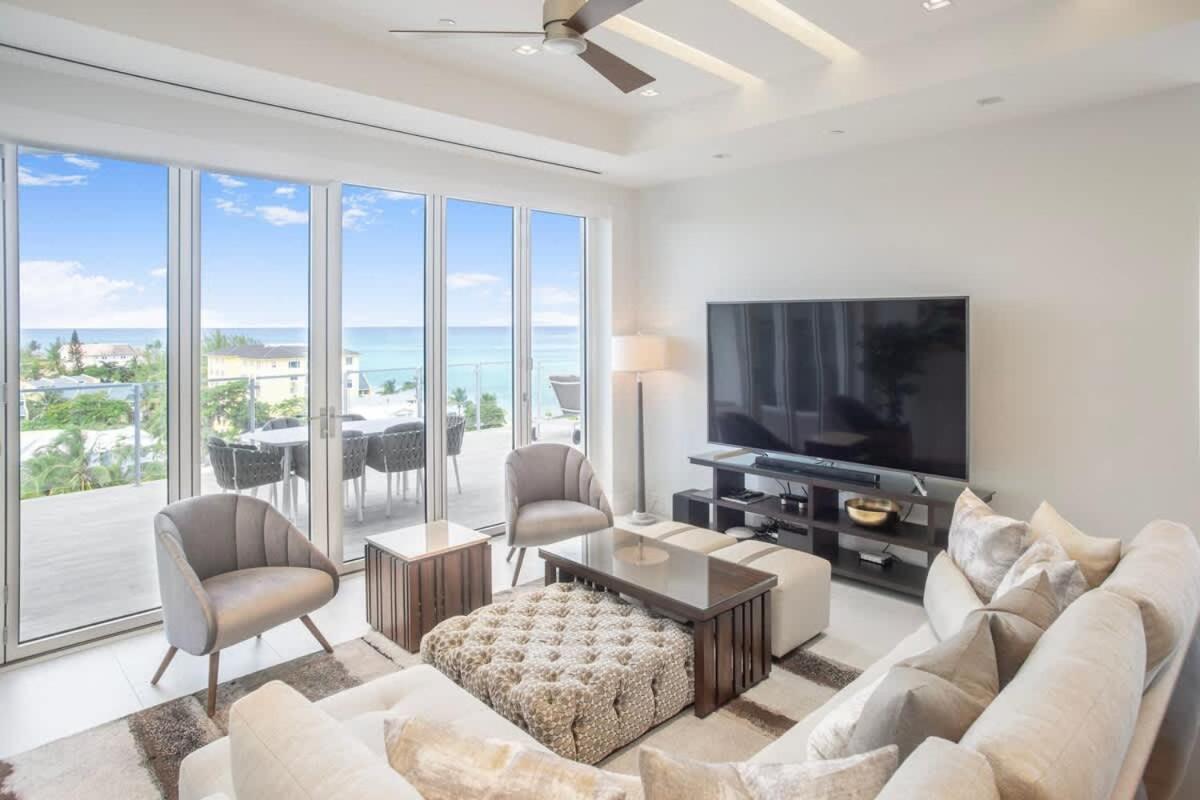 Oceanfront Penthouse And Patio At One Cable *
