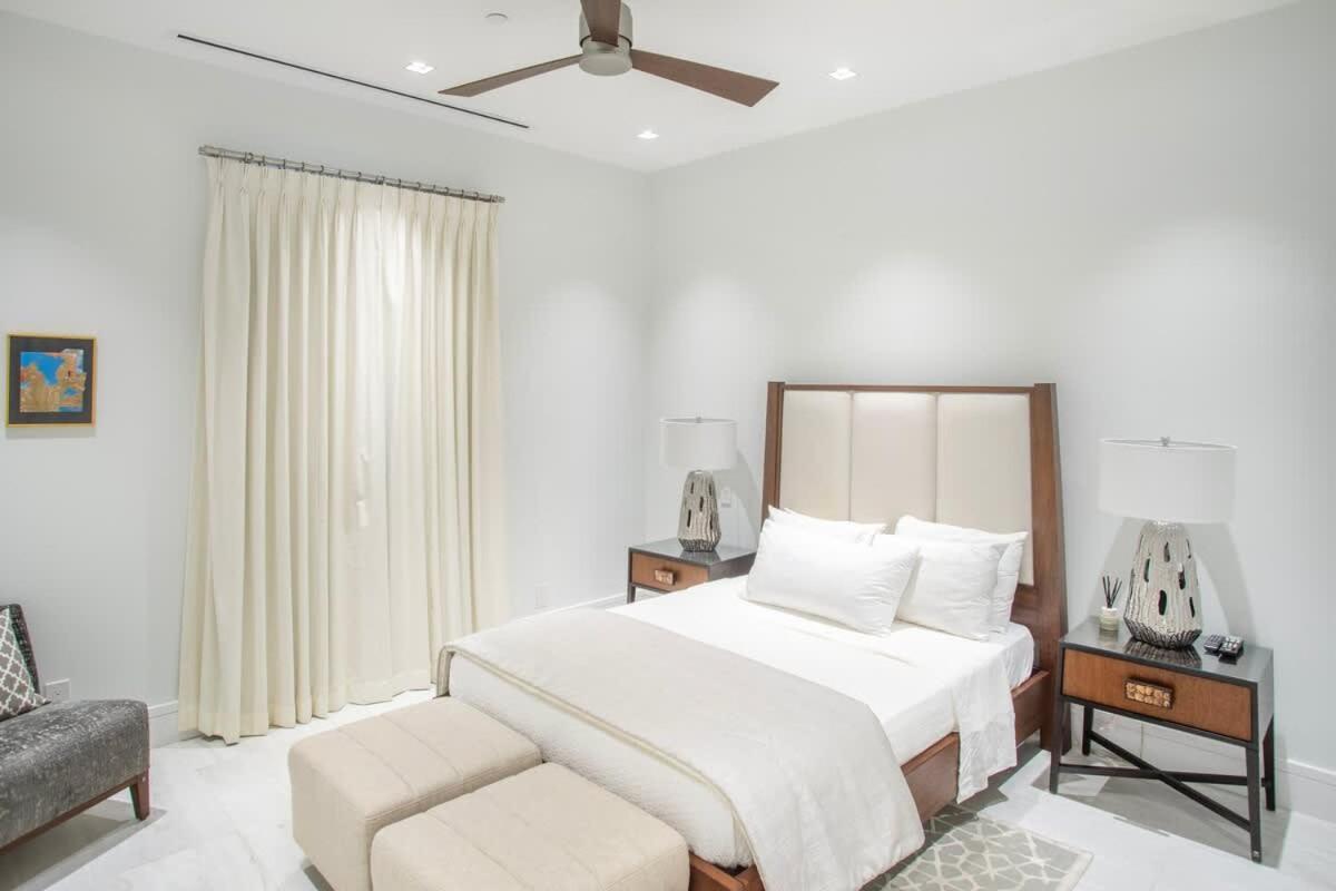 Apartment Oceanfront Penthouse And Patio At One Cable Nassau