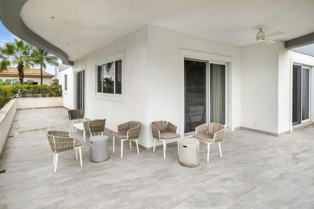 Apartment Garden At One Cable Nassau