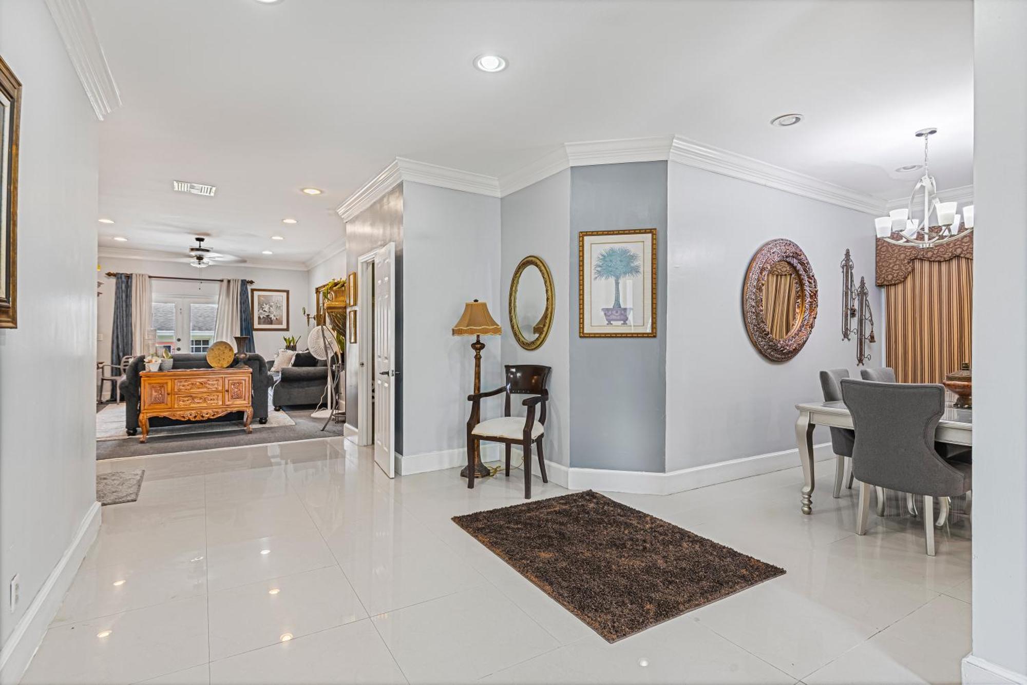 5min Walk From A Spacious In