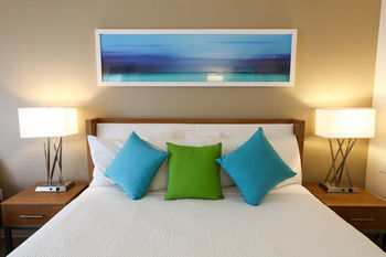 Sunset Bahamas Hotel