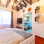 Parrot Cottage At Viking Hill - Love Beach
