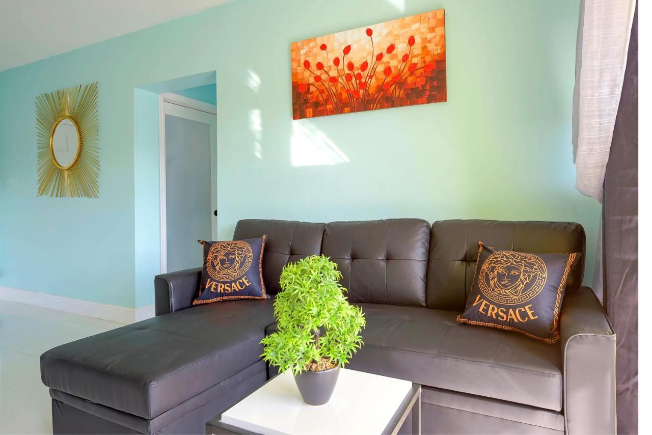 Lovely Apt Near Beach,downtown,24hr Security,pool Nassau