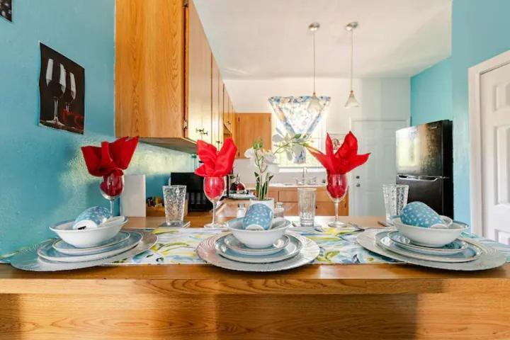 Tropicabana Apartment