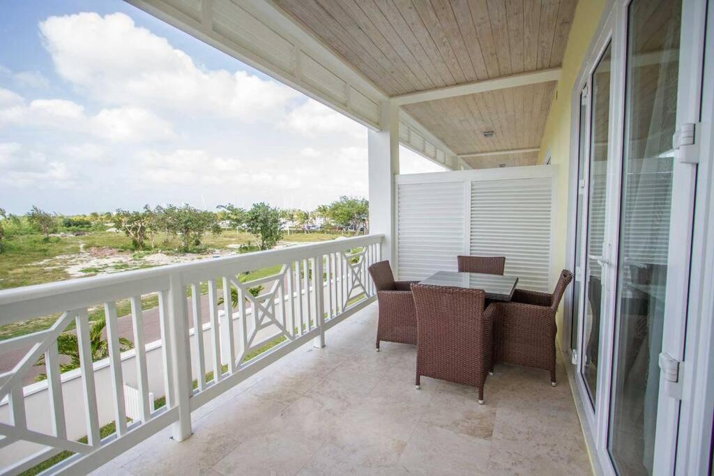 Luxury Townhouse In Palm Cay, Bahamas Nassau