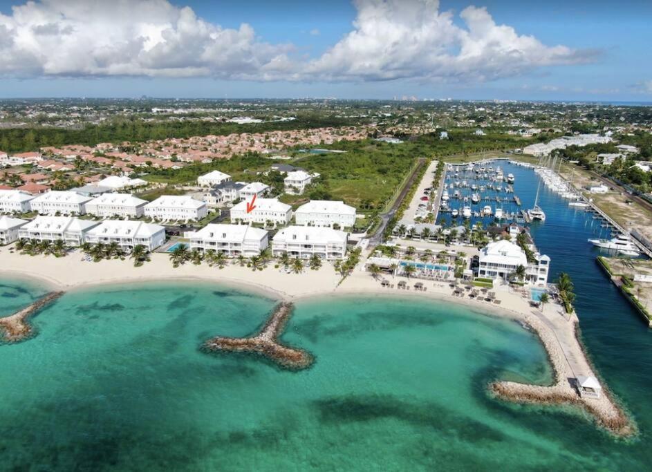 Luxury Townhouse In Palm Cay, Bahamas