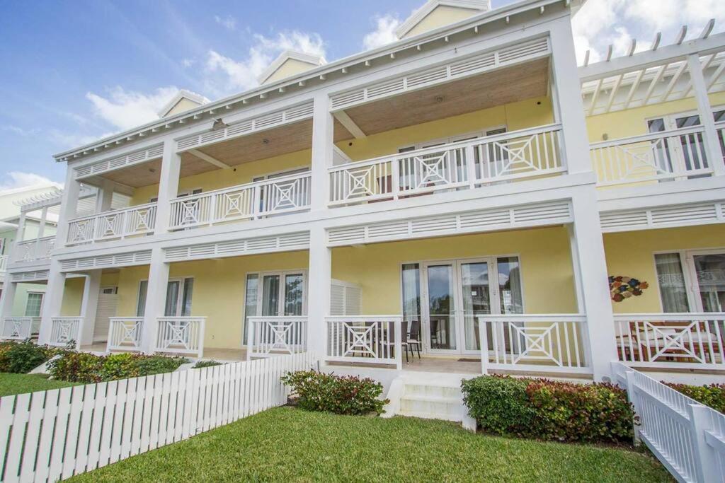 Luxury Townhouse In Palm Cay, Bahamas Holiday home Nassau
