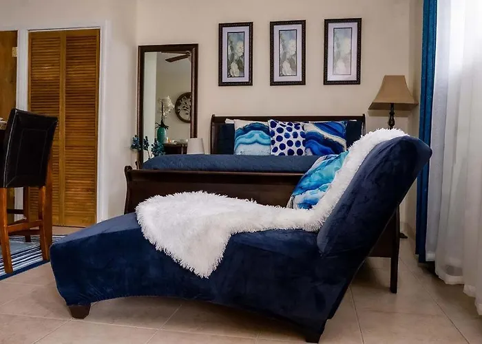 A Taste Of Paradise - Vacation Rentals Close To Us Embassy & Restaurants